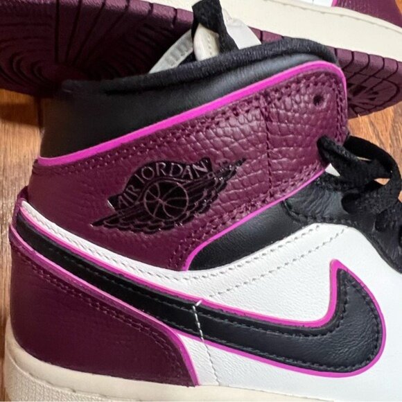 Jordan 1 mid SE Retro for women size 8 - Picture 4 of 7